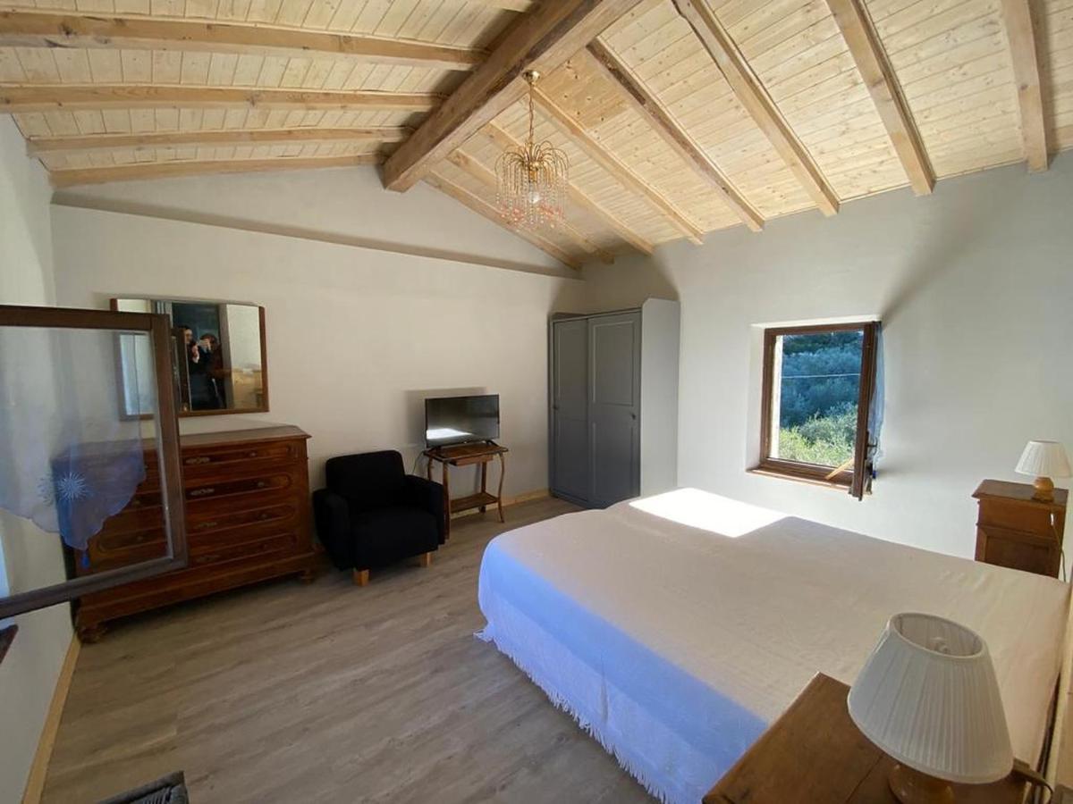 Olive Grove House Apartment Малчезине Екстериор снимка